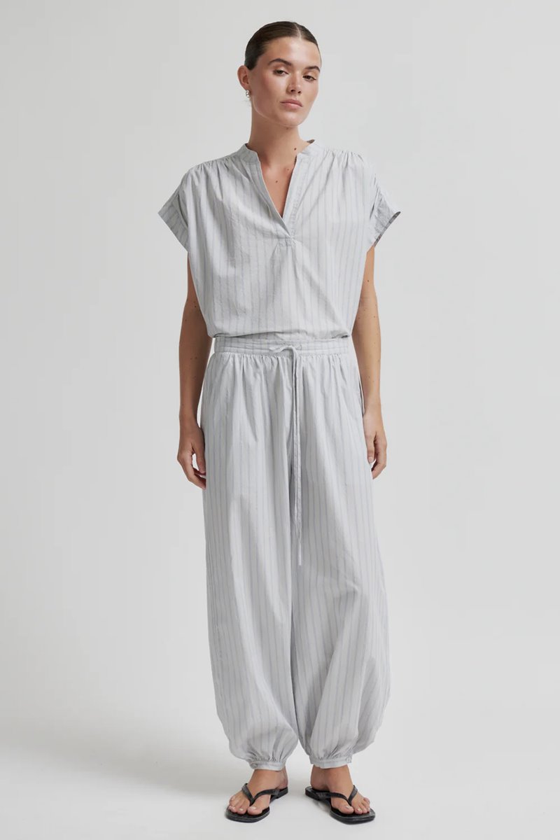 Second Female sarisa trouser blue side