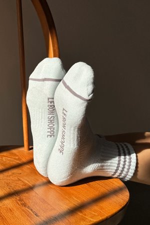 Le Bon Shoppe girlfriend sock ice water detail