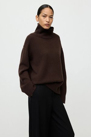 Soft Goat boyfriend turtle neck 