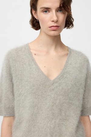 Soft Goat brushed v neck t shirt  detail
