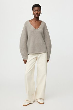 Soft Goat puff sleeve v neck 