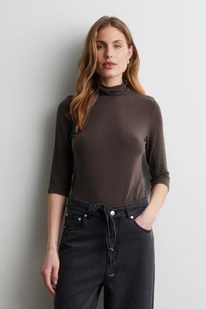 Second Female matima short sleeve t neck dark brown