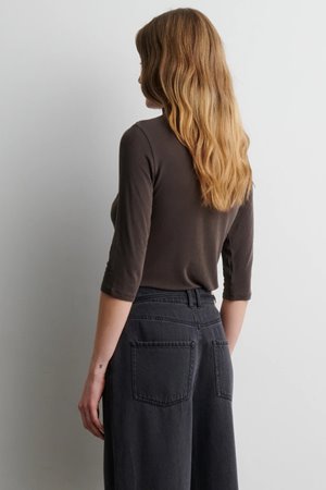 Second Female matima short sleeve t neck dark brown back