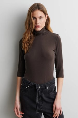 Second Female matima short sleeve t neck dark brown side