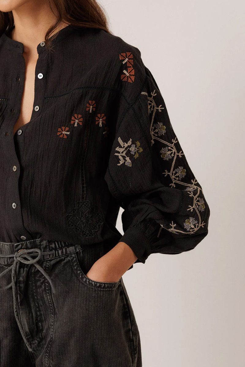 Indi & Cold  voluminous embroidered blouse black detail