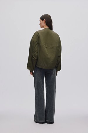 Rabens Saloner glod arched jacket army green side