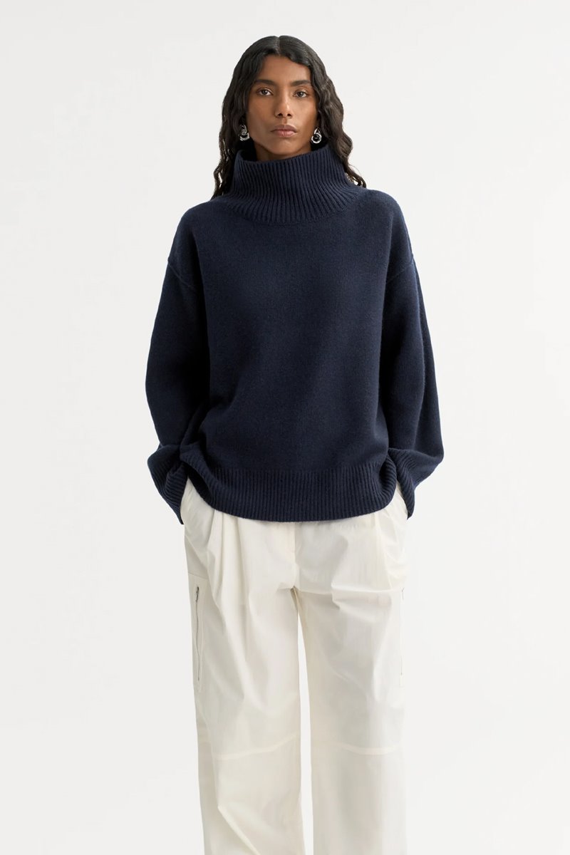 Soft Goat boyfriend turtle neck navy side