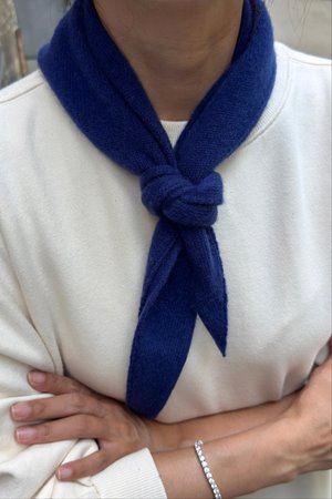 Le Bon Shoppe cashmere bandana navy detail