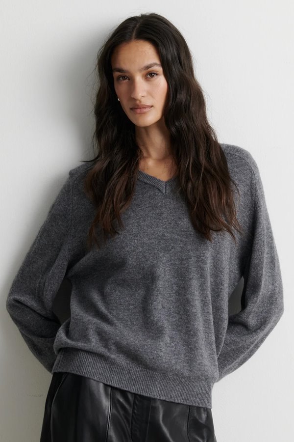 Second Female Olira V Neck Grey