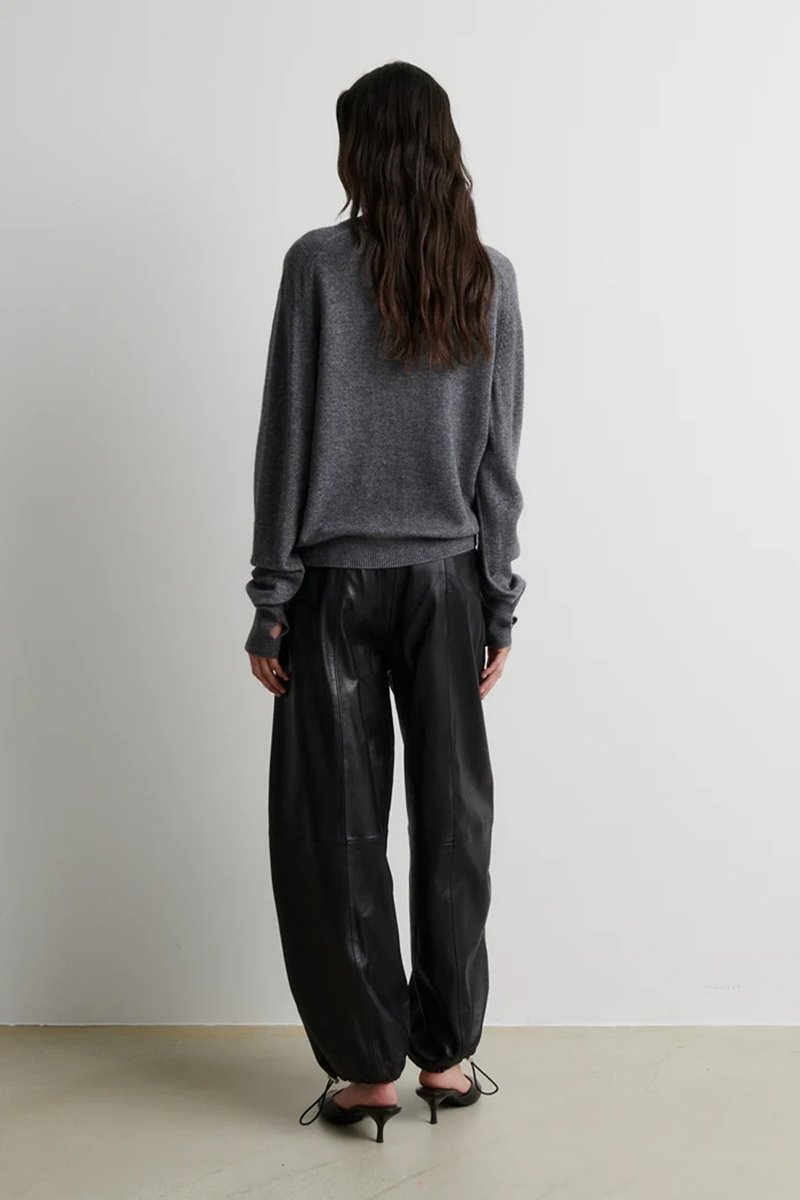 Second Female olira v neck grey back