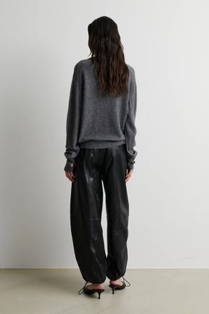 Second Female olira v neck grey back