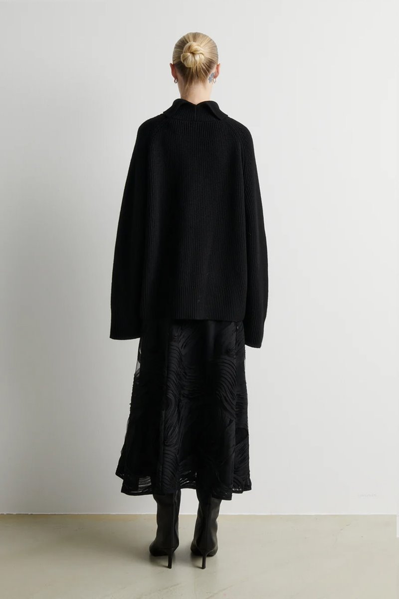 Second Female soalie skirt black back