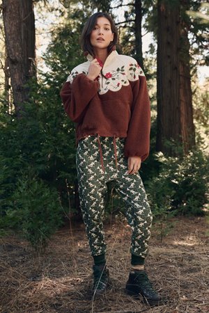 The Great the wildflower plush pullover chestnut