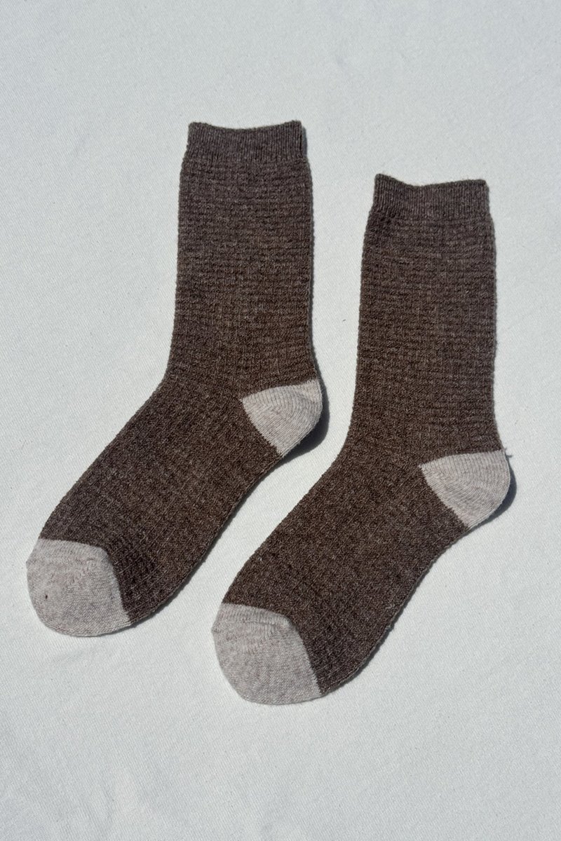 Le Bon Shoppe wool waffled socks brown oatmeal side