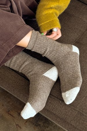 Le Bon Shoppe wool waffled socks brown oatmeal back