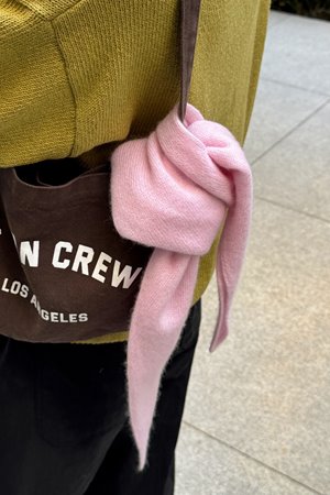 Le Bon Shoppe cashmere bandana  baby pink detail