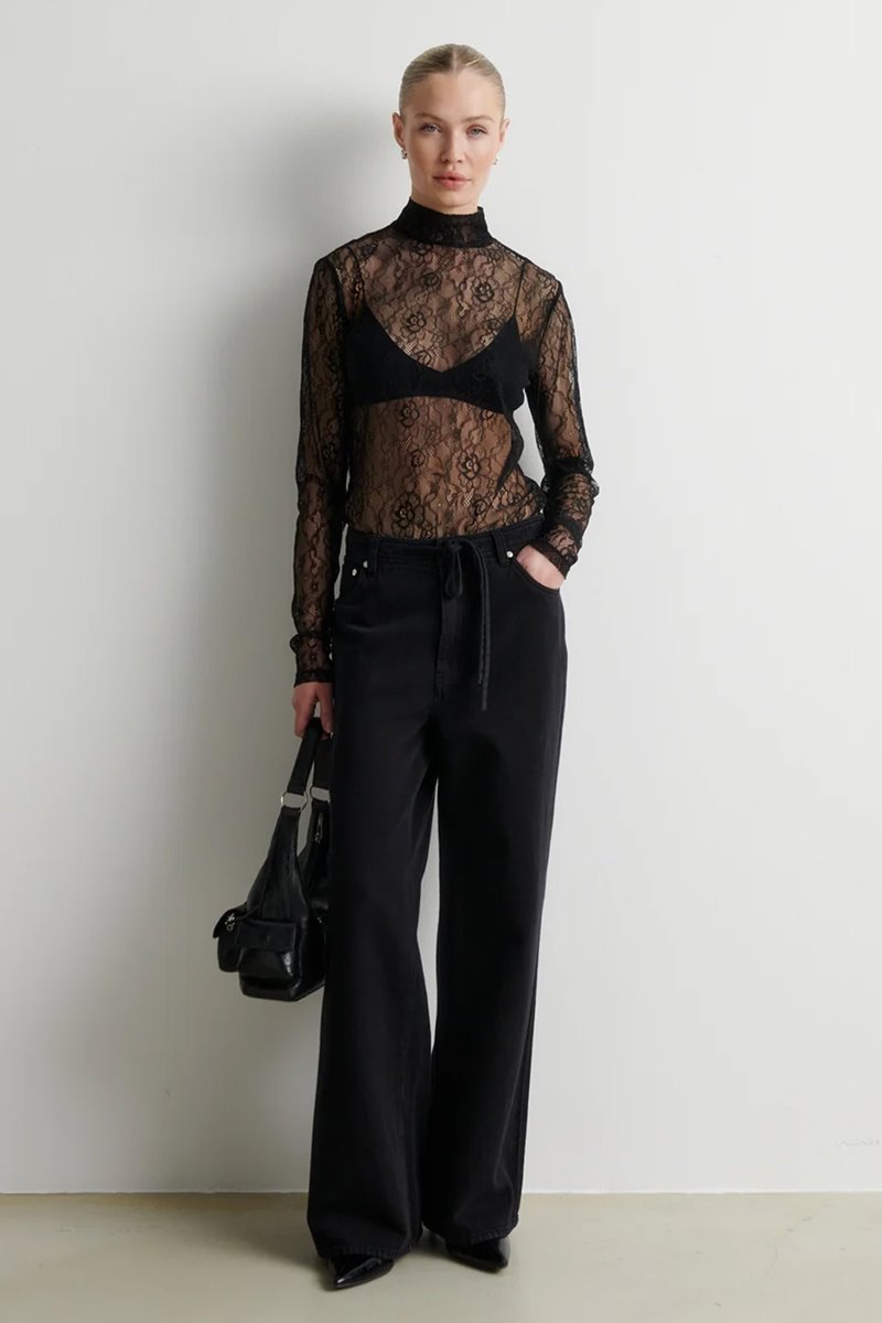 Second Female luria lace top black back