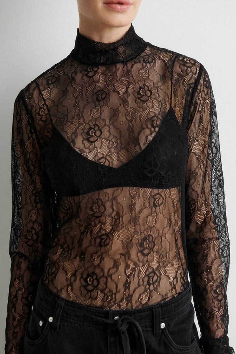 Second Female luria lace top black detail