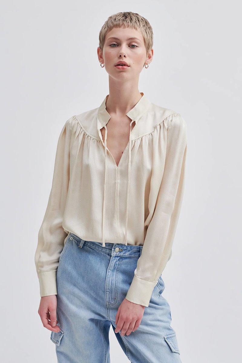Second Female vee blouse - summer sand