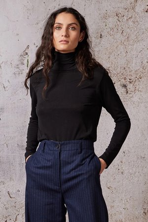 Diega tamio turtleneck - black side