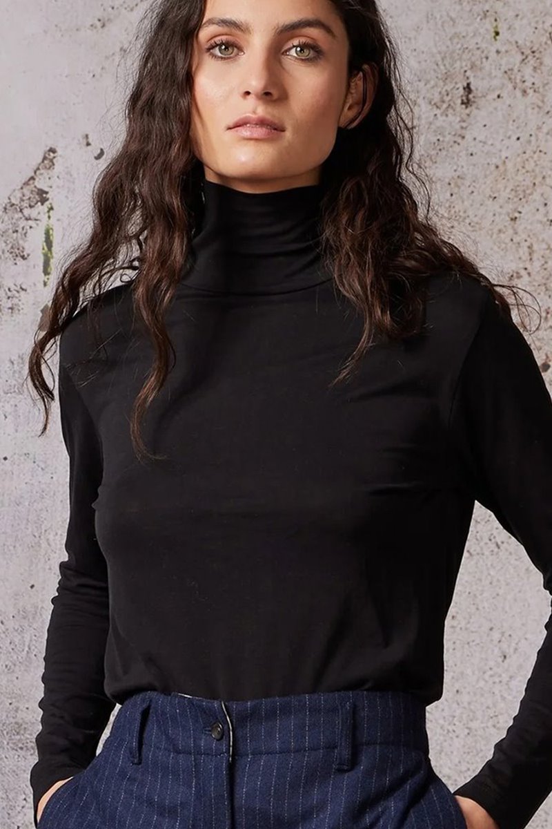 Diega tamio turtleneck - black detail