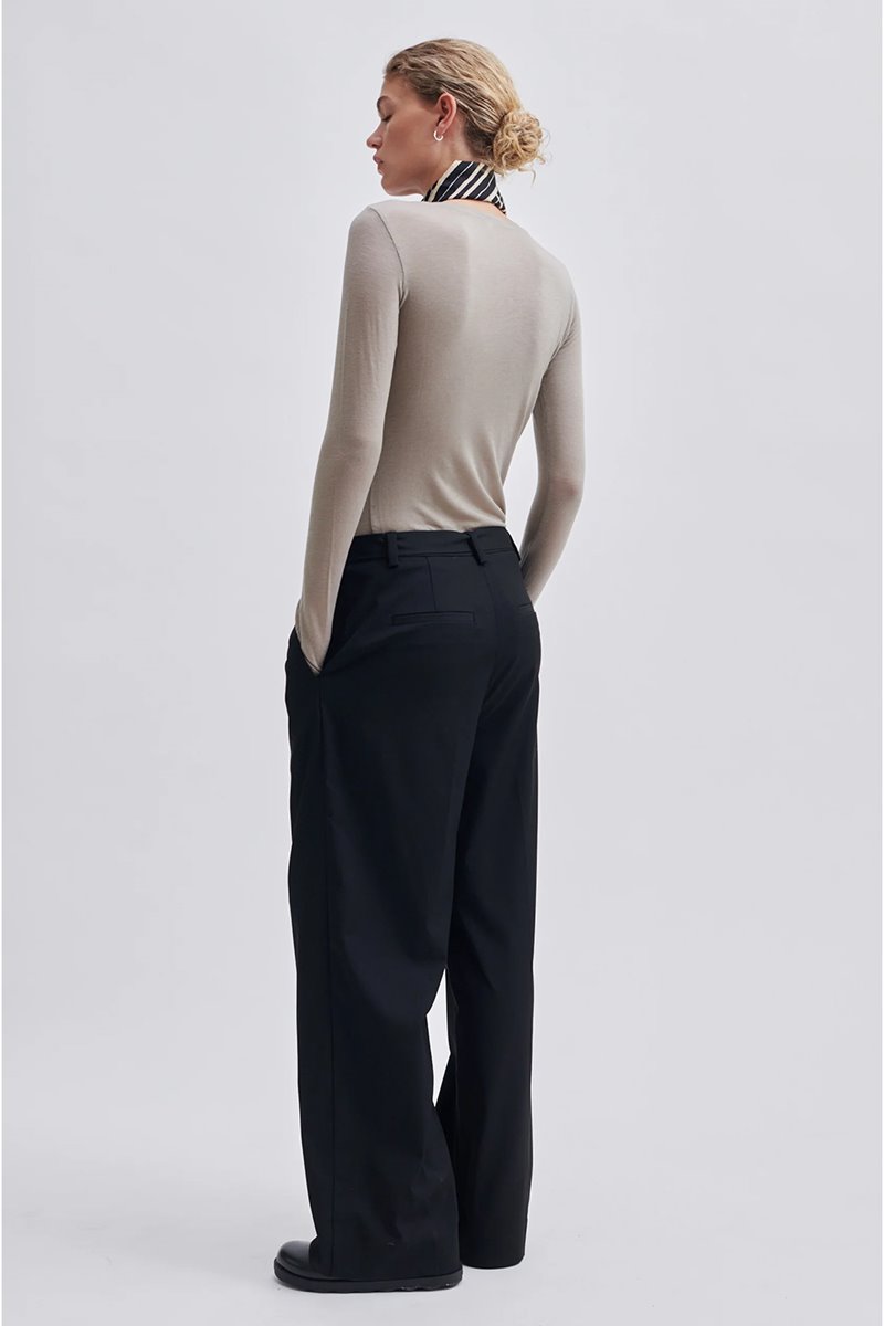 Second Female sharo trouser - black side