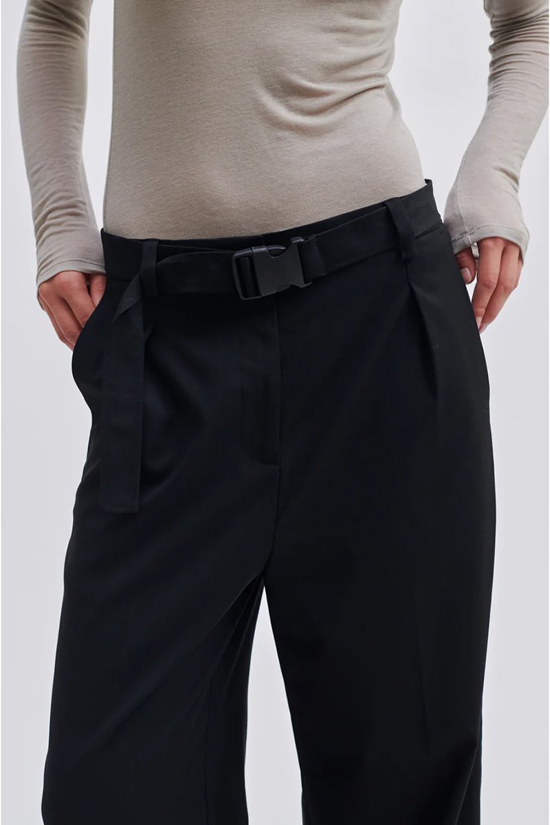 Second Female sharo trouser - black detail